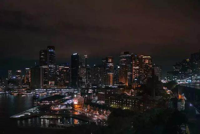 魔幻现实主义的当下:贫穷与富有共存|中国如何