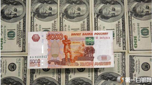 俄罗斯想实现经济去美元化？谈何容易？普京先得解决这2个难题！
