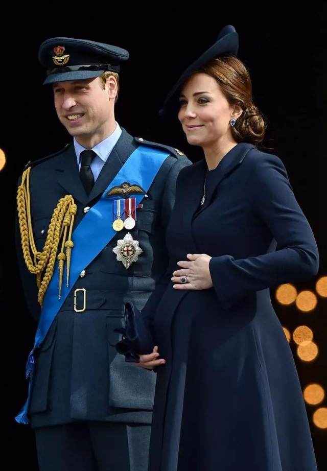 2003年,挪威的梅特-玛丽特公主怀上英格丽德亚历山德拉公主时,温柔地