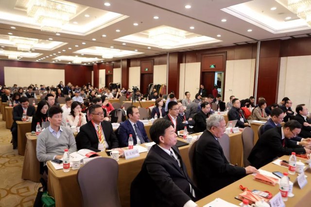 第二届上市公司发展年会在北京顺利召开，华培动力荣获多项荣誉