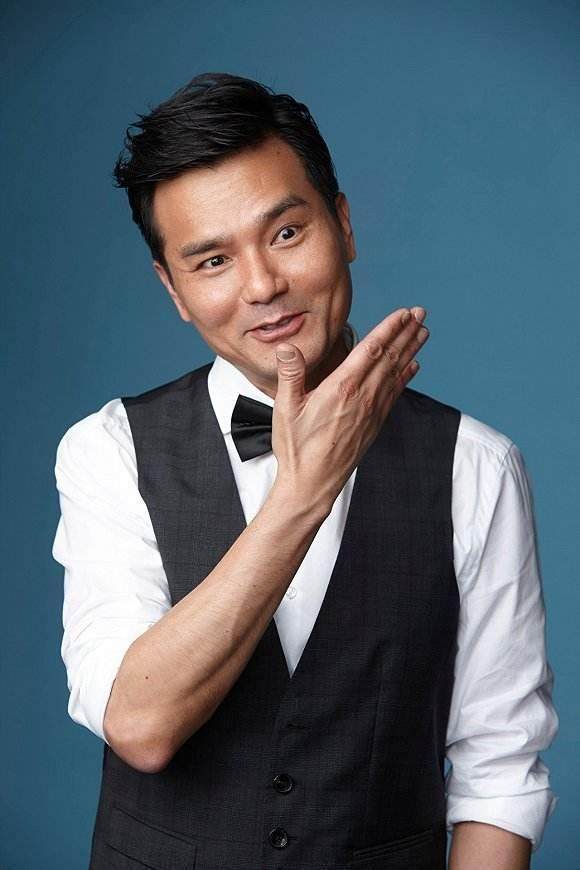 他是刘德华的御用配角演30多年戏终成影帝如今52岁生活朴素