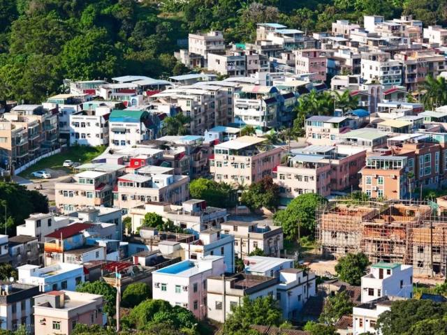 罕见香港四大家族的房地产商主动捐地300万平方尺在释放什么信号