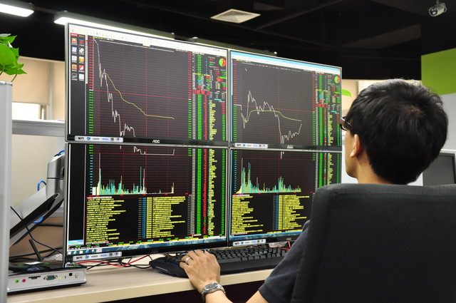 那年我买了条裤子顺便买了点股票翻了十倍是偶然吗