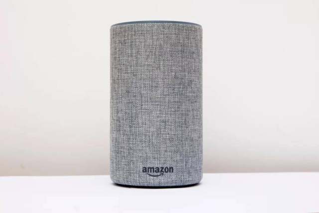 2014年11月,亚马逊推出了alexa和echo.