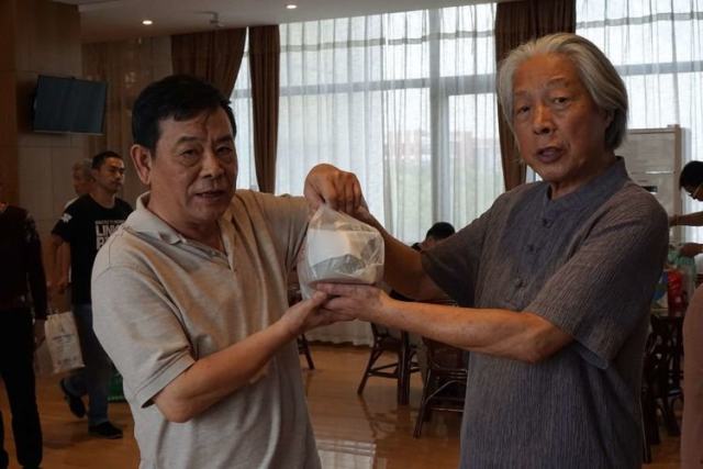 2019交大蟋蟀协会第三届秋分杯友谊大赛银发老蟀哥李世均教授