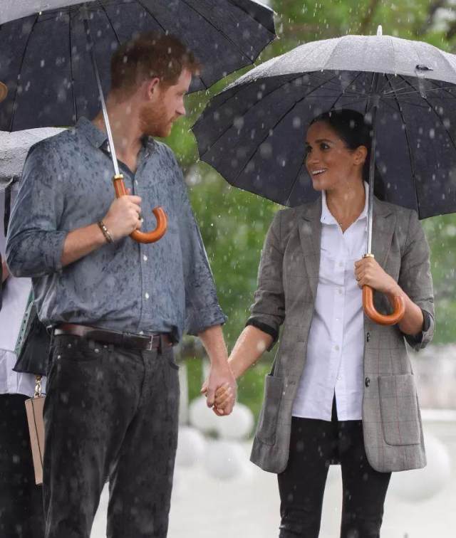 里王子和梅根马克尔每次都在他们的皇室之旅中