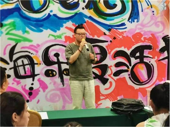 哈尔滨曼哈顿嗨乐复活节画家三脚小猫与小朋友倾情创作地标故事