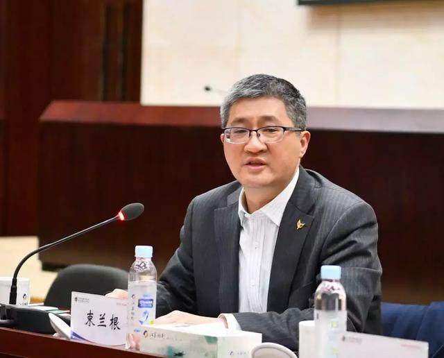 理事长,中研绿色金融研究院名誉院长,原江苏省政府副秘书长 徐立05新