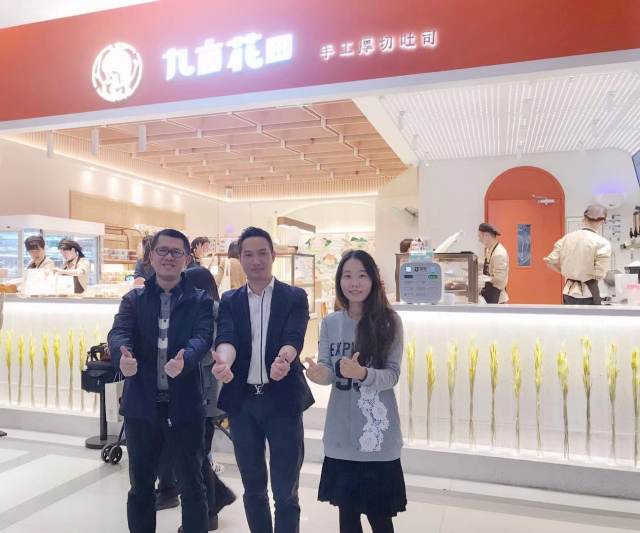 第一商业网总裁走访九亩花田 打卡客家美食龙窝小镇