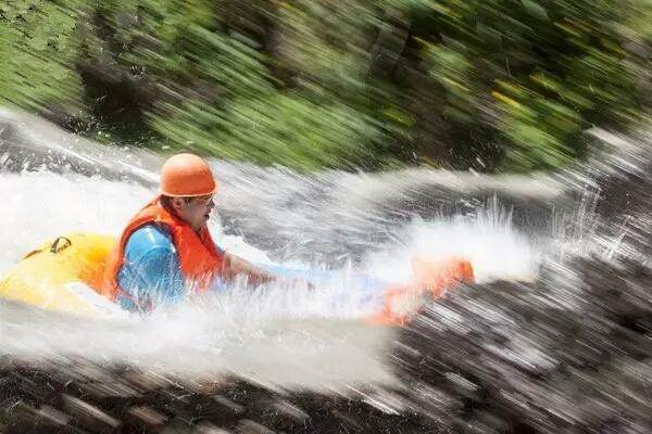 亚武山景区高山漂流基地首届千人漂流活动正式开启