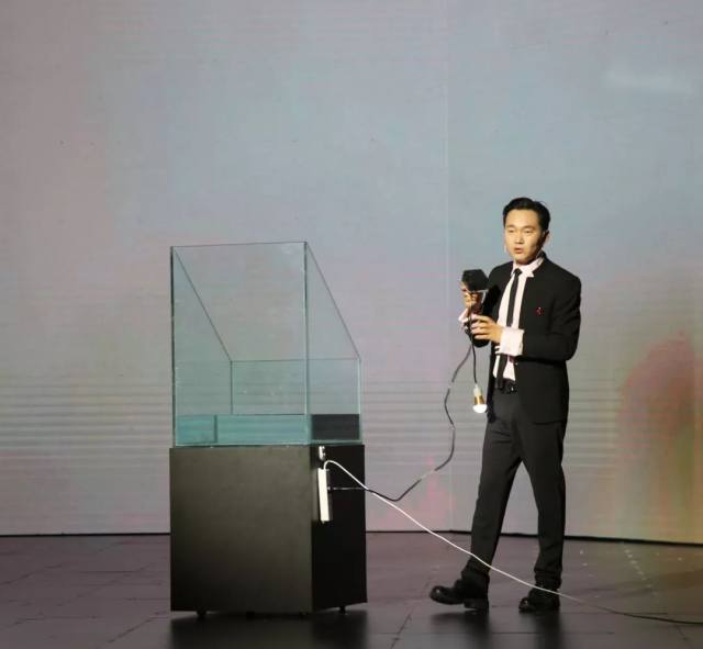 out something)绝缘连电技术由成都阿尔刚雷科技有限公司创始人周刚