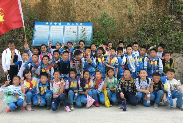 石阡县晏明小学在春天的色彩中挑战自我锻炼自己