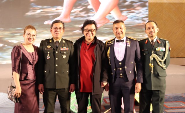 著名词作家张俊以盛赞著名国际书画大家吴欢作品被安倍晋三收藏