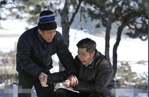 "马侍郎村"是辽北的一个普通小山村,张万山(蔡维利饰)村支书和村办