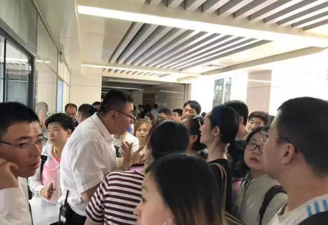 天津落户众生相:挤瘫教育部学历查询网站,房产