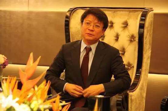 还有张曾经的孙老板,那时候他还是顺驰董事长的照片.