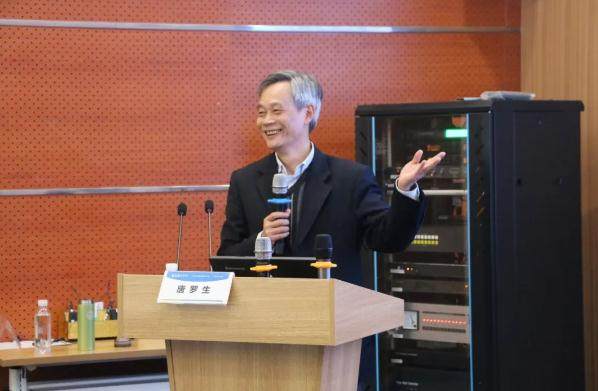 湘雅二医院眼科主任唐罗生教授为学员们讲解《如何做好医院科室主任