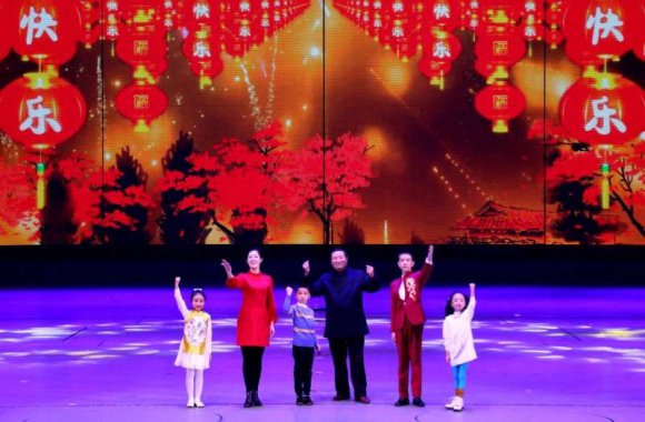 初心绽放筑梦新时代2019迎新春文艺晚会暨红