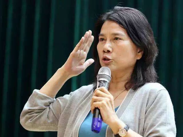 12月12日,在中国上市公司峰会上,对于银隆变窟窿这个说法,董明珠说,"