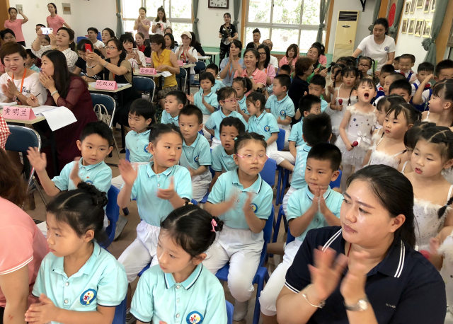 空指蓝天幼儿园举办第二届幼儿合唱节