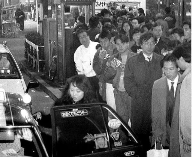 大崩溃前的1990年,日本年轻人有多疯狂?