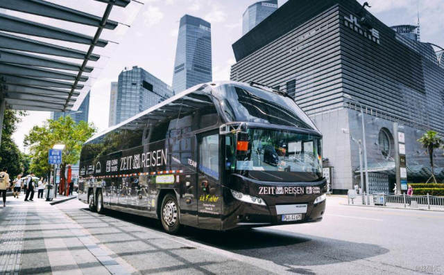 一方面,金华尼奥普兰推出了71种青年尼奥普兰车型,跻身国家客车企业10