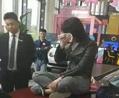 律师称奔驰准车主漏油可退车 4S店强收金融服