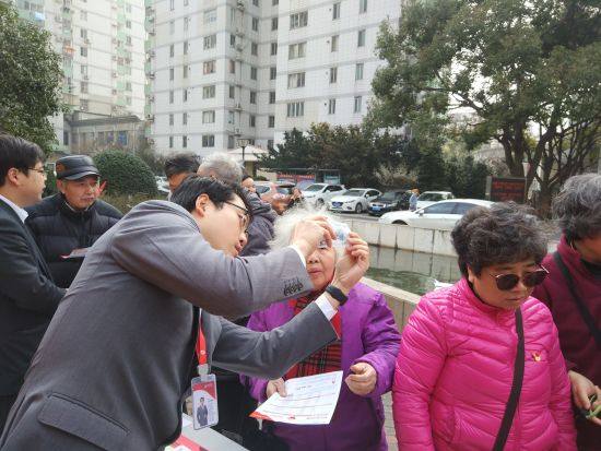 浙商银行上海分行近日组织开展了学雷锋志愿