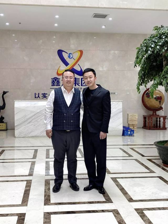 兰格集团总裁刘陶然(右) 鑫达集团董事,副总裁王松伟(左)最后,双方互