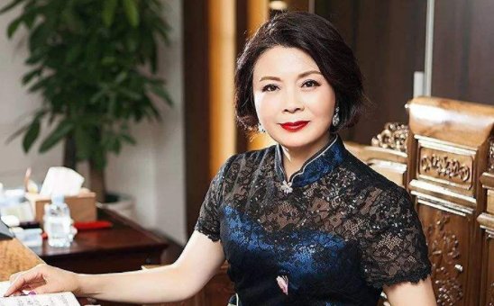 又同处于懵懂的年纪,慢慢地两人有了好感,所以在张云芹高中毕业以后