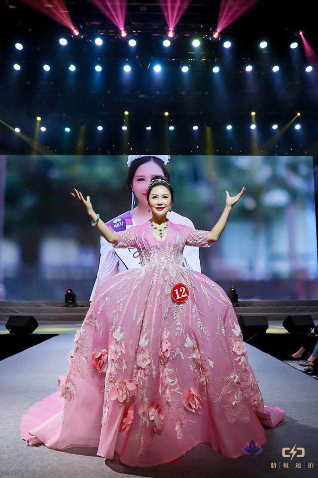 唐千惠荣获2019环球夫人上海赛区民选冠军