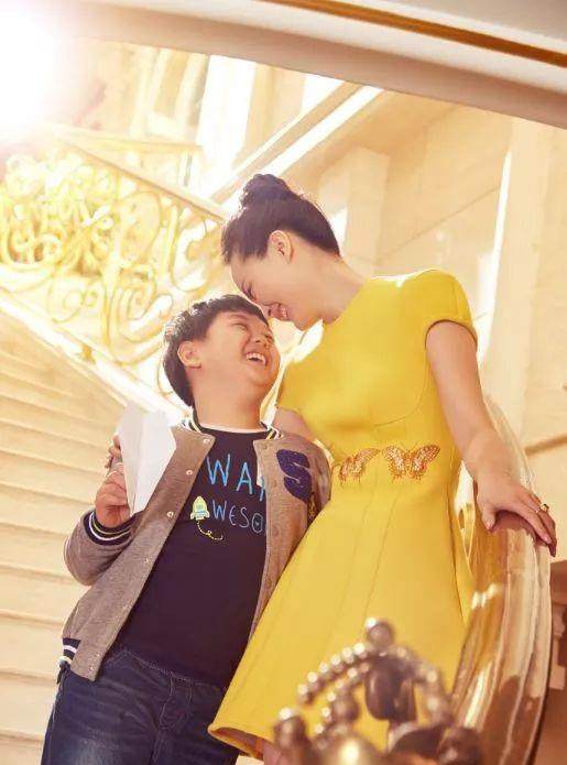 她靠还珠格格走红嫁豪门生子被宠上天45岁近照依旧水嫩