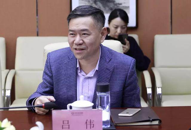 在签约仪式上,吕伟分析了当前的招商态势,并对中产网的平台资源和服务