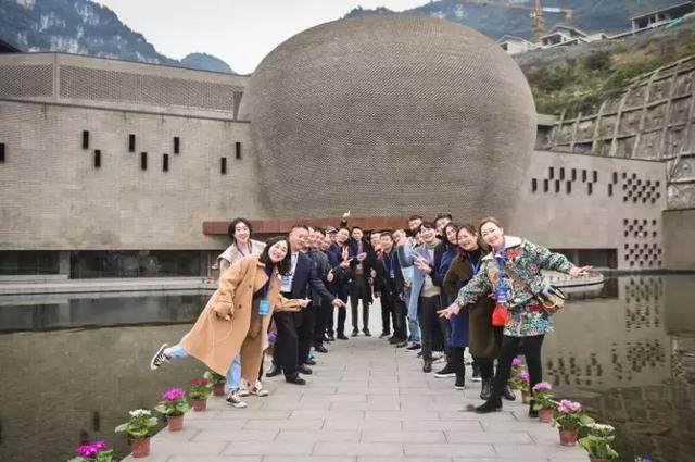 郎酒庄园首度规模迎客1500商家欣喜回家